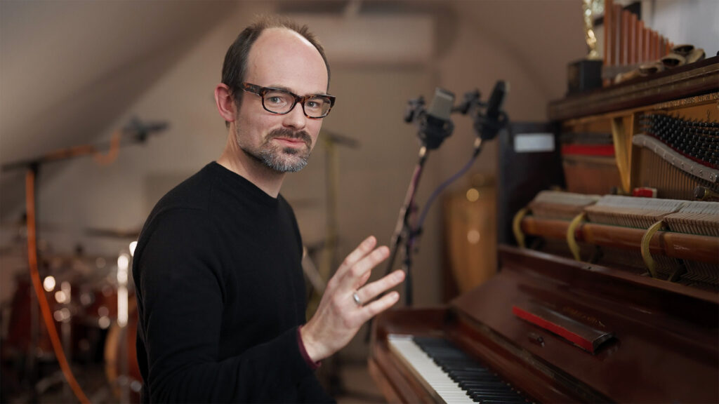 Ada's Theme / 1M01 Mrs Harris