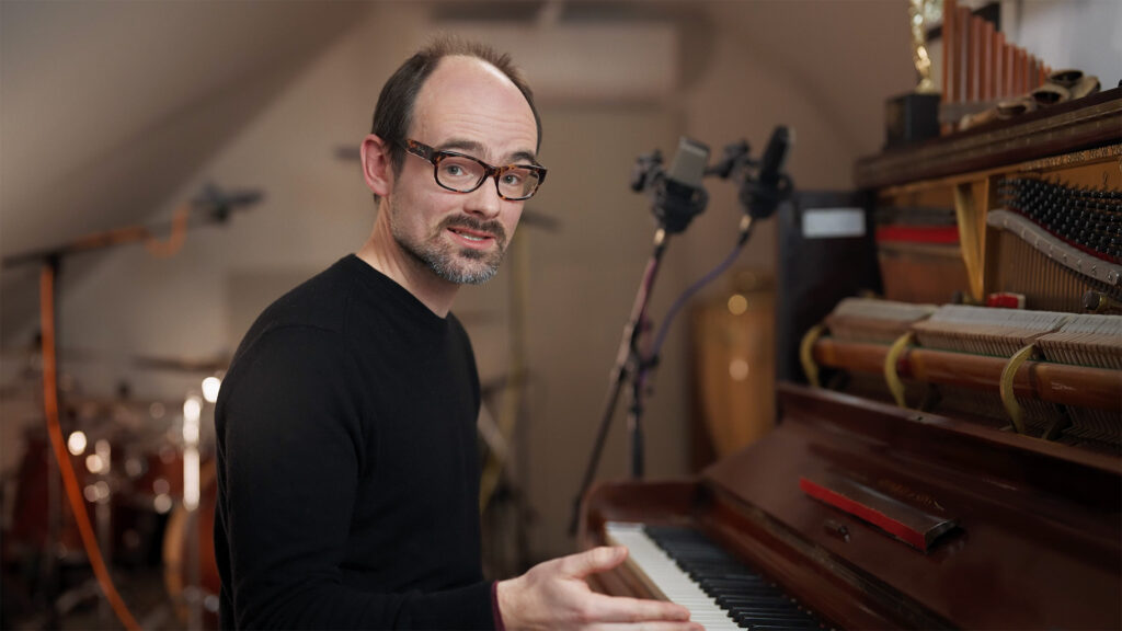 Eddie's Theme / 1M08 Footloose & Fancy Free