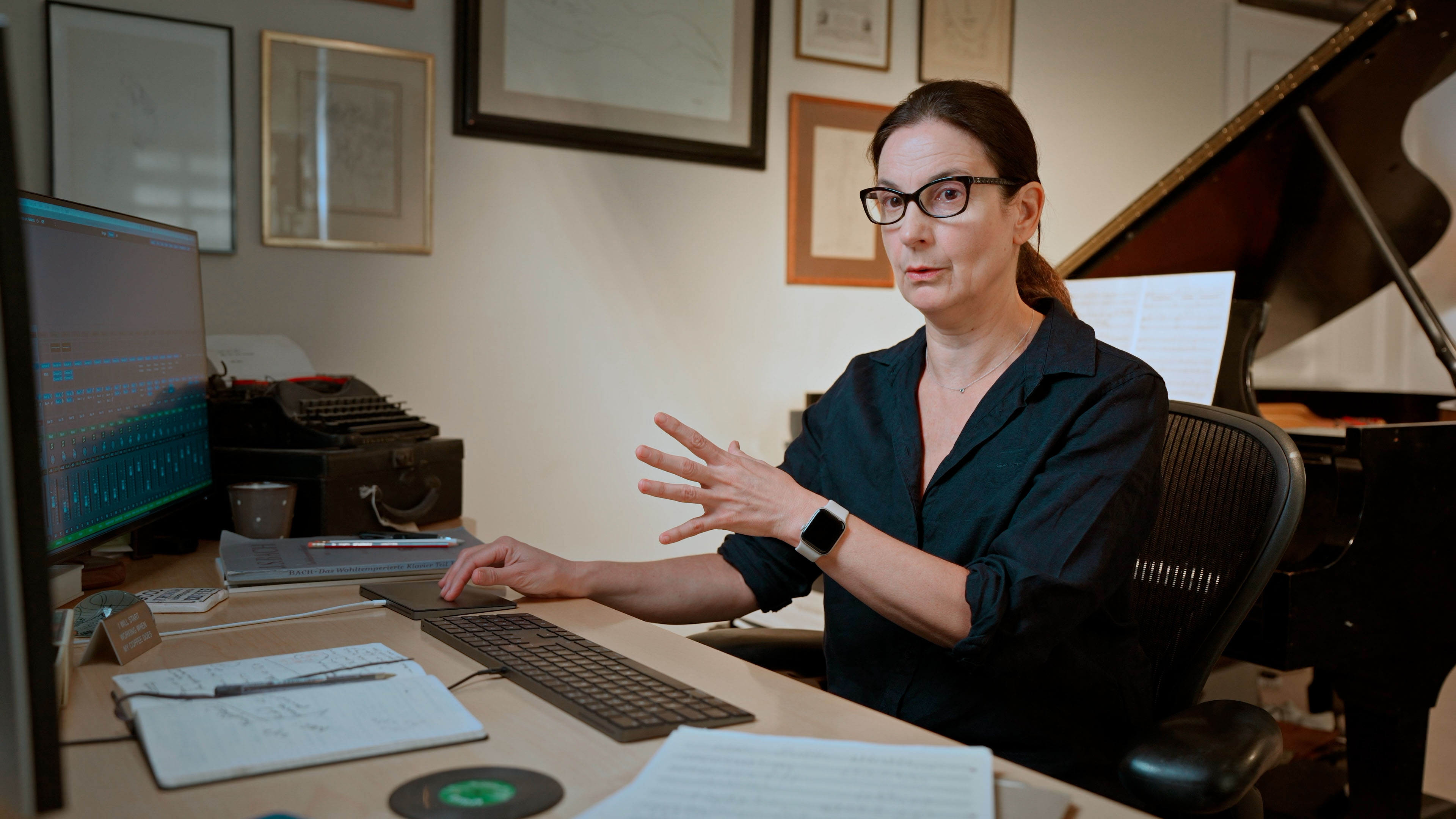 6M34 Elizabeth gives Kit to Dawsey